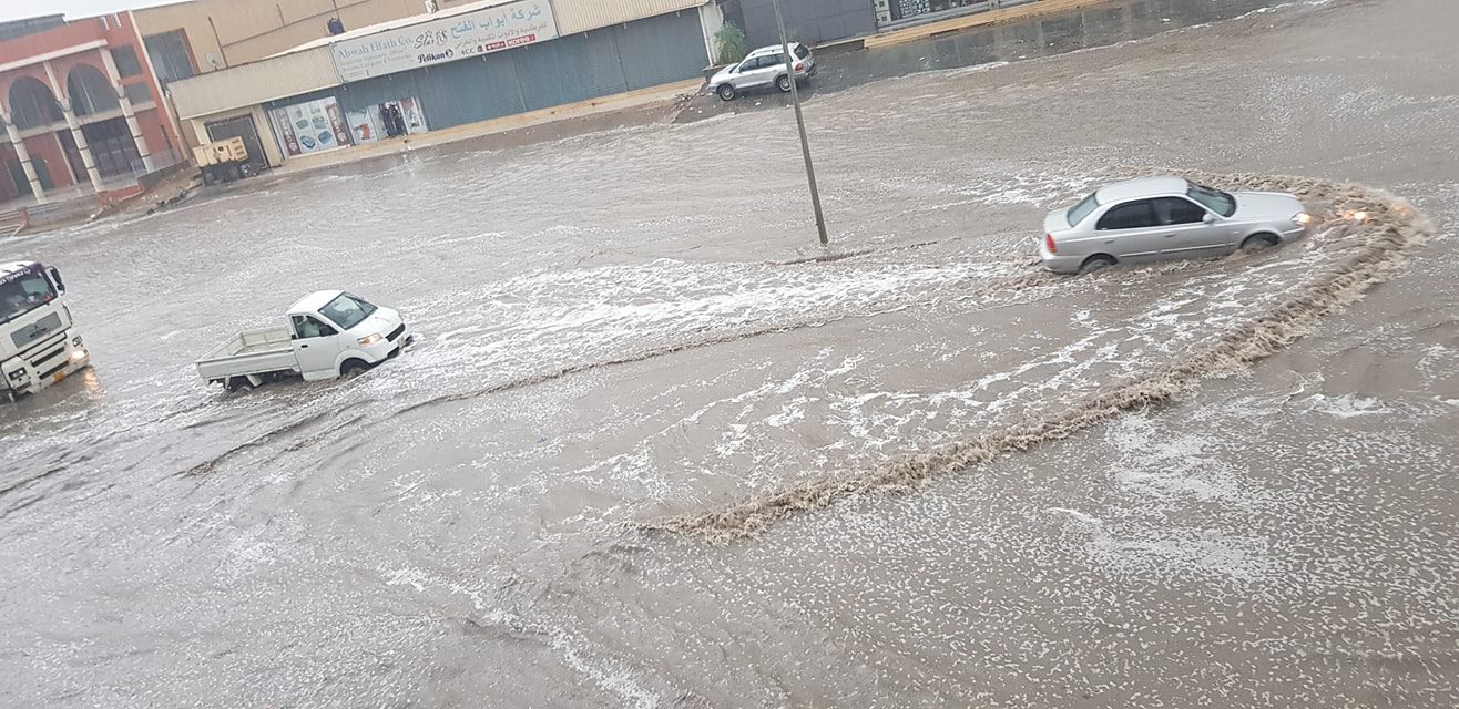 هطول كميات كبيرة من الغيث النافع على العديد من المناطق بطرابلس ومدن  ومناطق غرب ليبيا .