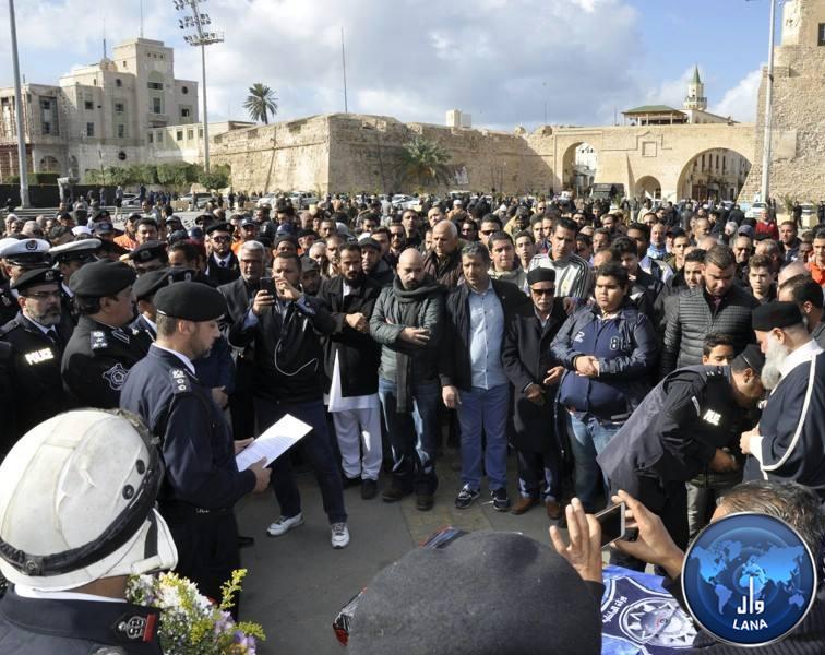 صلاة الجنازة على العميد صلاح السموعي بميدان الشهداء ... السبت 15 ديسمبر 2018 .