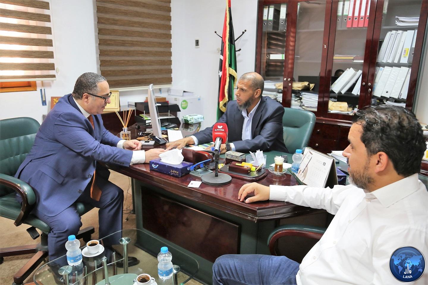 اجتماع لجنة الطاقات المتجددة مع  السفير الليبي باسبانيا