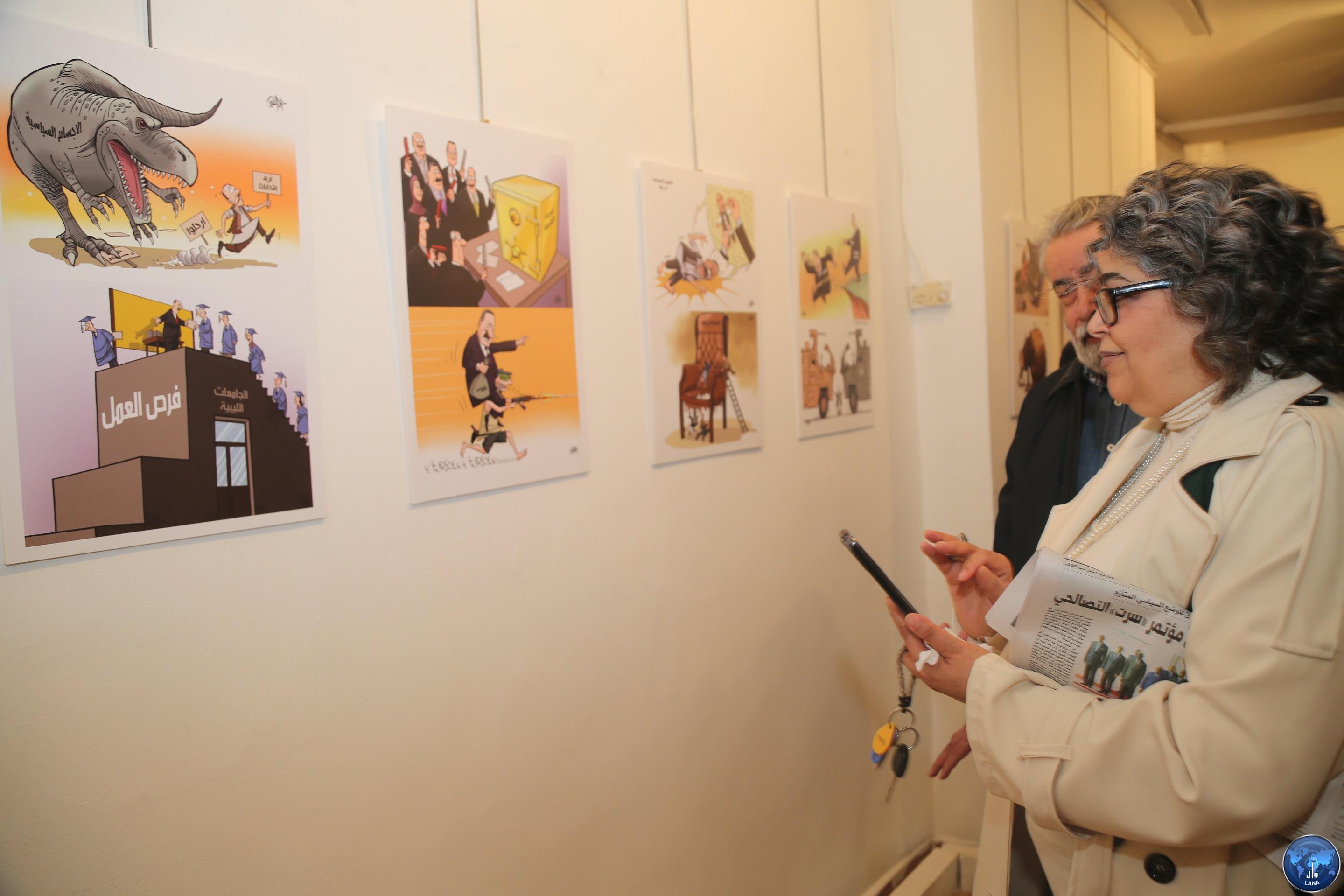 معرض كاريكاتير الوسط للفنانين بمناسبة العشرية الأولى لإطلاق موقع بوابة الوسط. 