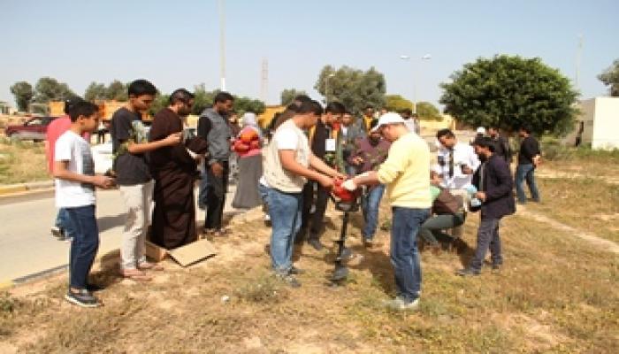 حملة تشجير داخل مشروع الابقار بسرت