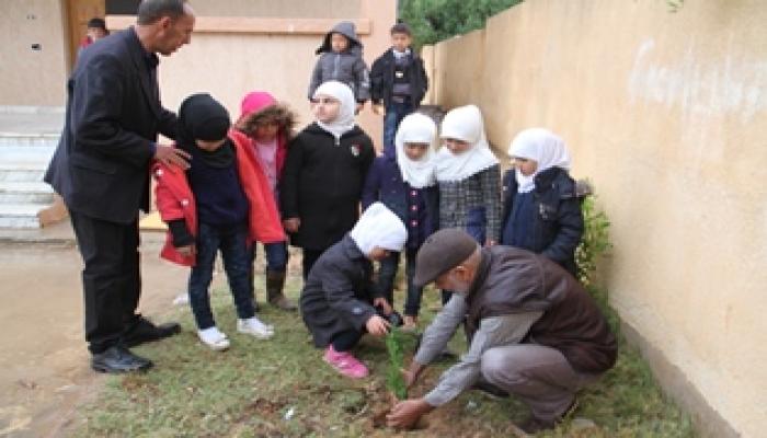 حملة تشجير داخل مدرسة شهداء الواجب ببلدية قصر خيار 