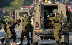  قوات  الاحتلال تعتقل 5 فلسطينيين من بلدة زيتا شمال طولكرم. 