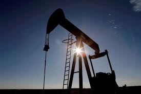 تراجع اسعار النفط مع ترقب السحب من المخزون الأمريكي ومخاوف بشأن الطلب الصيني  . 