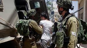 قوات الاحتلال الصهيوني تعتقل فلسطينيين  في طولكرم .
