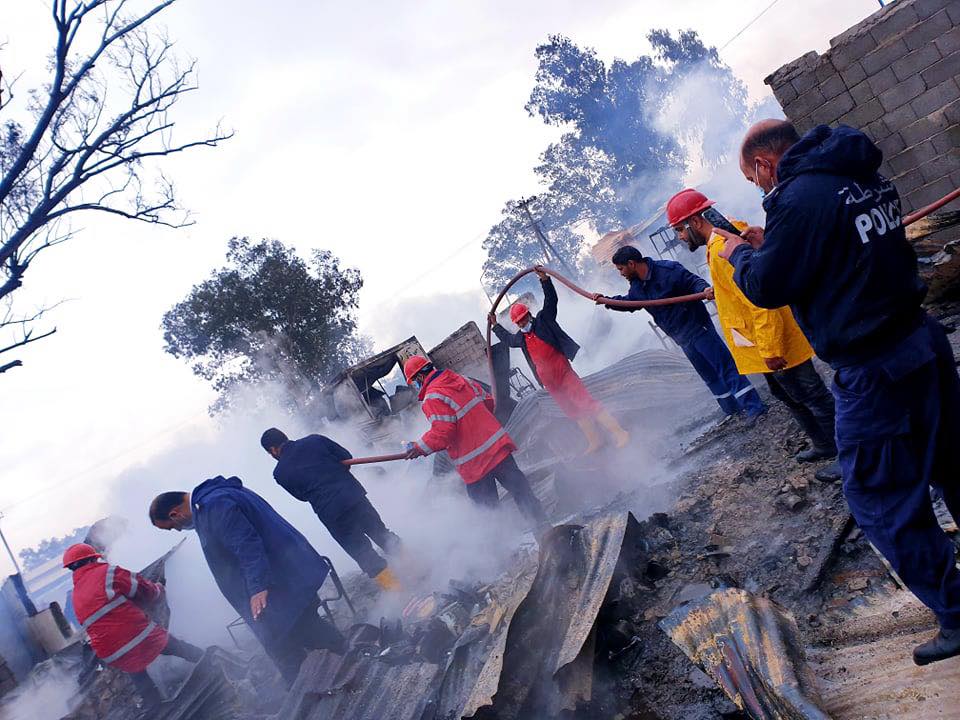 هيئة السلامة الوطنية طرابلس تعلن اخماد حريق بمخيم نازحي تاورغاء بمدينة ترهونة.