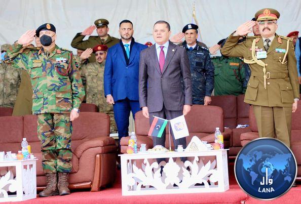 رئيس الحكومة وزير الدفاع يحضر حفل تخريج الدفعة الأولى من منتسبي اللواء (111) مجحفل التابع لرئاسة الأركان العامة بالجيش الليبي.