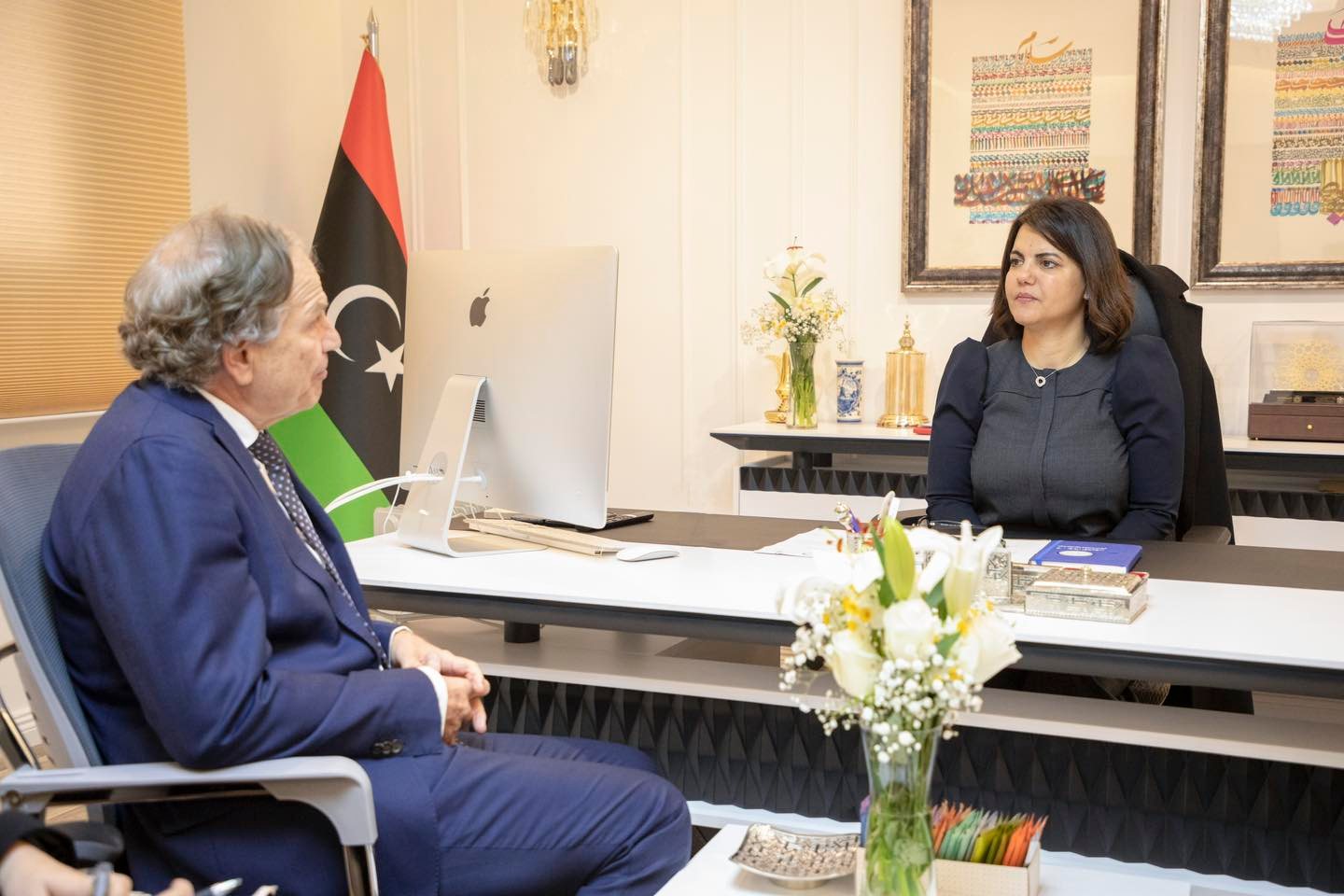 وزيرة الخارجية تتابع مع السفير الهولندي لدى ليبيا  سبل تنمية وتطوير العلاقات الثنائية ، وتعزيز التعاون المشترك في عدد من المجالات الحيوية.