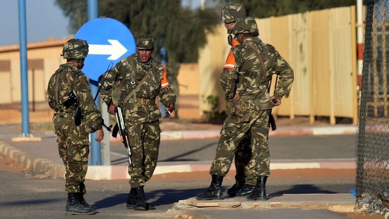 الجيش الجزائري يعلن حجز مئات الكيلوغرامات من المخدرات على الحدود مع المغرب.