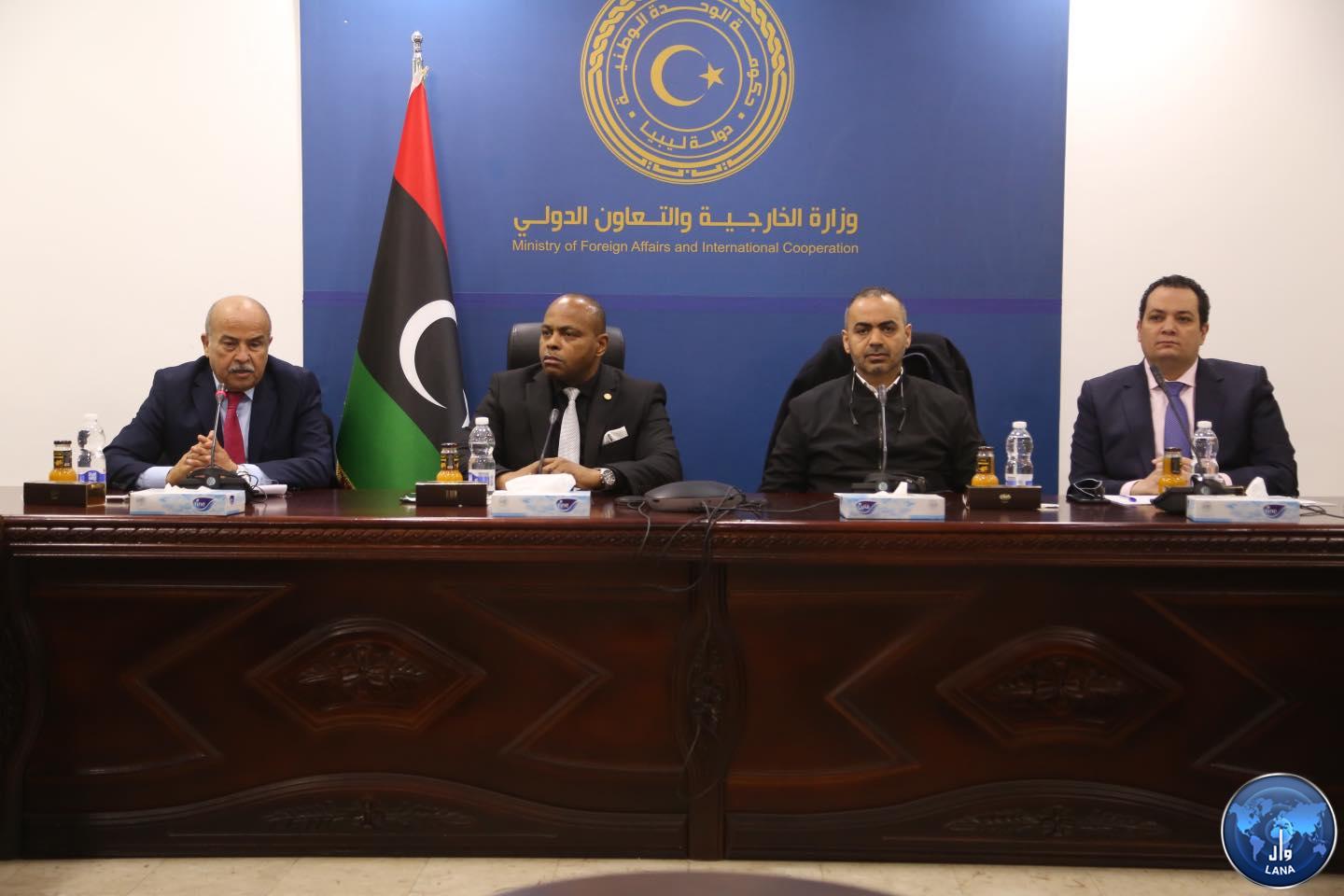  الخارجية تبحث مع مسؤولي الجهات ذات العلاقة، سبل عودة رحلات الطيران الدولية إلى ليبيا.