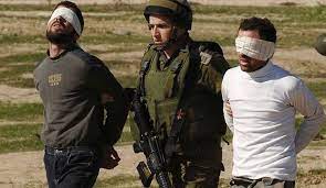 قوات الاحتلال الصهيوني تعتقل فلسطينيين من جنين والخليل .