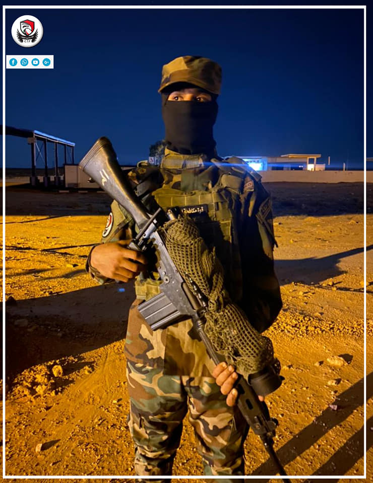 قوة مكافحة الإرهاب تنشر دورياتها القتالية في العديد من المناطق لرصد أي تحركات مشبوهة لـ " داعش" .