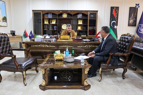   وزير الداخلية  يجتمع مع مدير أمن جادو لواء ( علي الهزهازي) . 