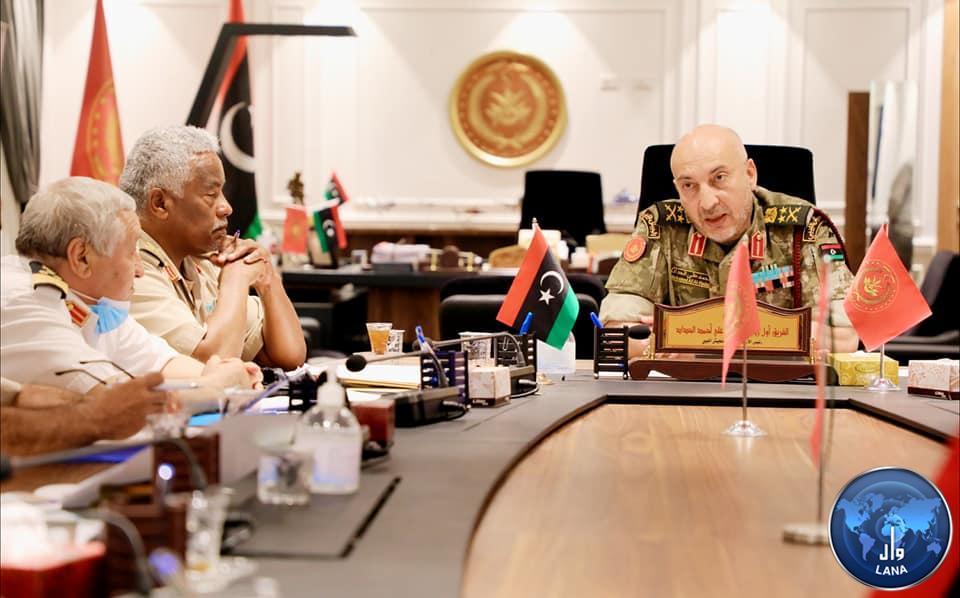  رئيس الأركان العامة للجيش الليبي يجتمع مع رئيس هيئة التنظيم والإدارة  .