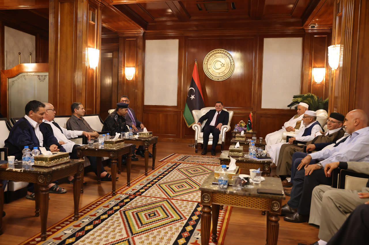 رئيس حكومة الوحدة الوطنية يلتقي عدد من أعيان وحكماء بلدية مصراتة .
