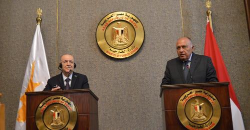    وزيرا خارجية مصر وقبرص يبحثان الأوضاع في ليبيا ، ضمن جملة قضايا أخرى .