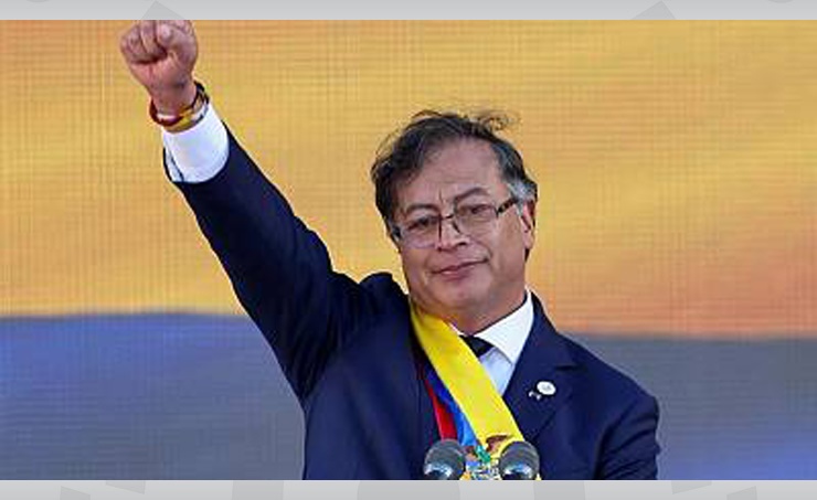   الرئيس الكولومبي خلال أداه اليمين الدستورية يتعهد بتحقيق السلام والمساواة  .