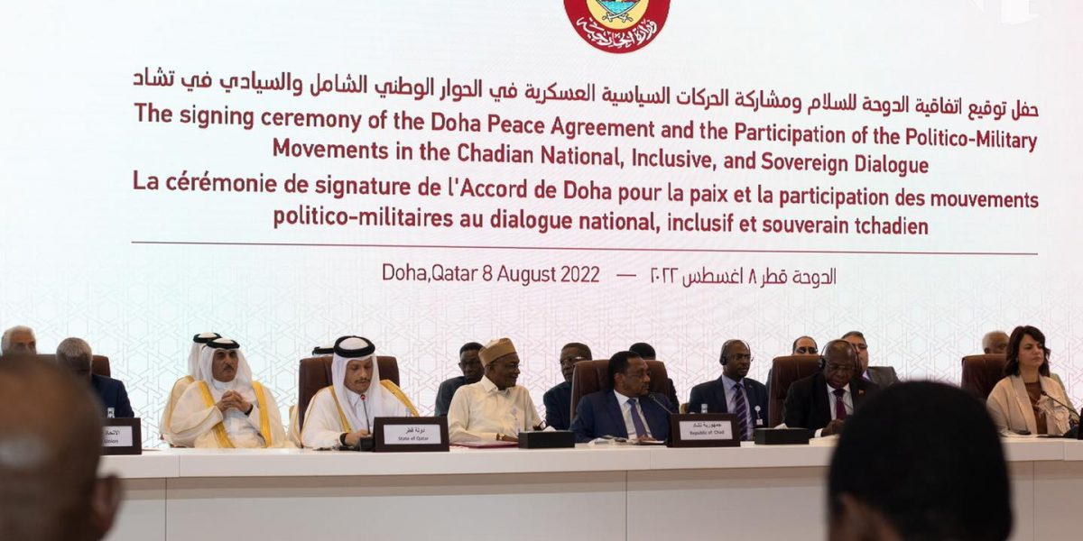 تمهيدا لمصالحة وطنية حكومة تشاد والمتمردون عليها يوقعان اتفاق سلام الدوحة. 