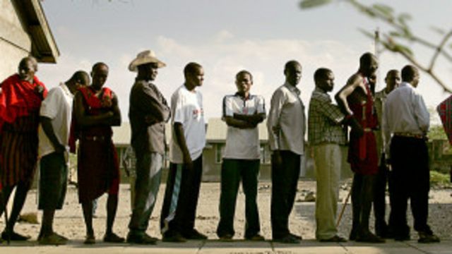  الناخبون في كينيا يتوجهون  اليوم، إلى مراكز الاقتراع  لاختيار رئيس جديد للبلاد  .