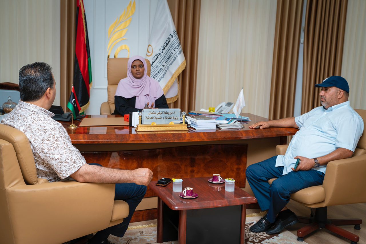 وزيرة الثقافة تتابع مع رئيس المجلس التسييري لبلدية العزيزية سير عمل المؤسسات الثقافية. 