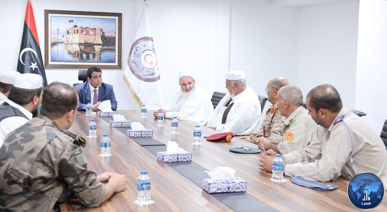 Al Mnefi meets delegation of notables and sages of Nalut and its military leaders.
