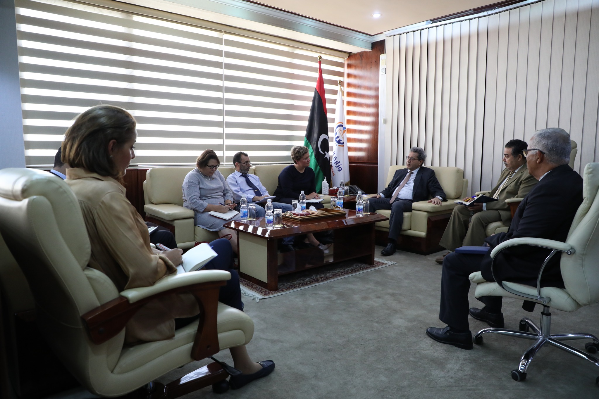 Le ministre du Pétrole discute avec le chargé d'affaires de l'ambassade d'Allemagne en Libye du retour des entreprises allemandes pour travailler en Libye.
