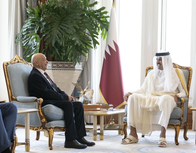 L'émir du Qatar reçoit le président du Parlement, Aguila Saleh.