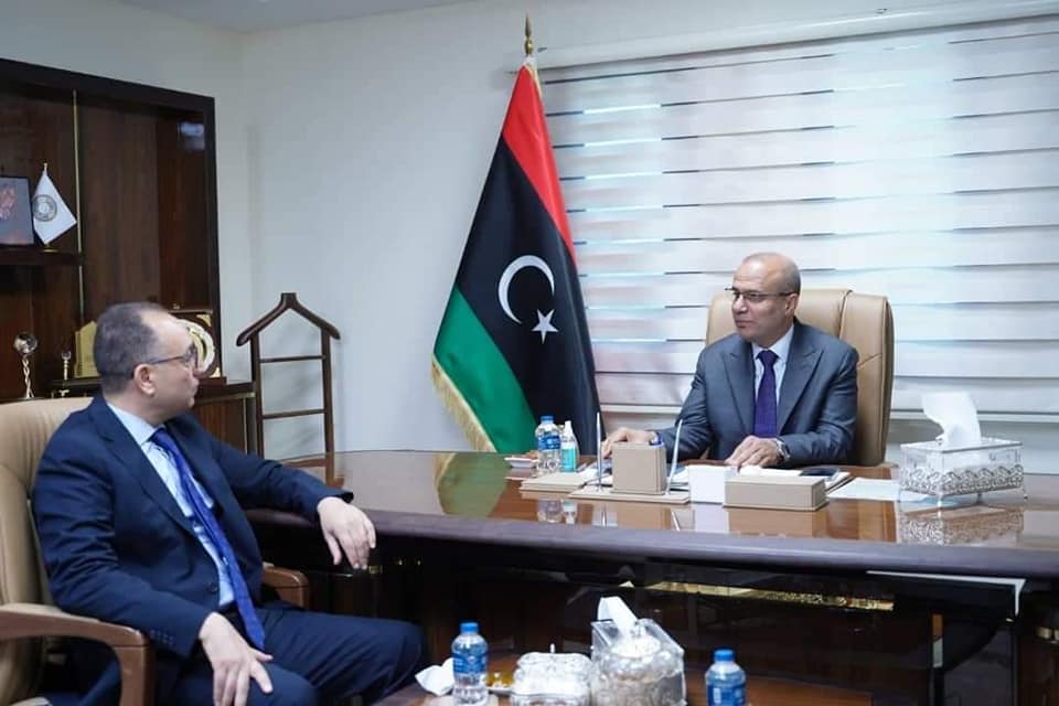 Abdoullah Al-Lafi discute avec l'ambassadeur de Tunisie des conditions difficiles auxquelles sont confrontés les citoyens libyens au poste frontière de Ras Ajdir.