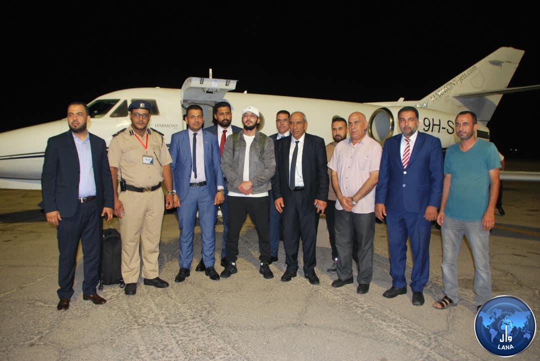 Undersecretary of the Ministry of Interior arrives in Tripoli flanked with the Libyan prisoner from Ukraine.