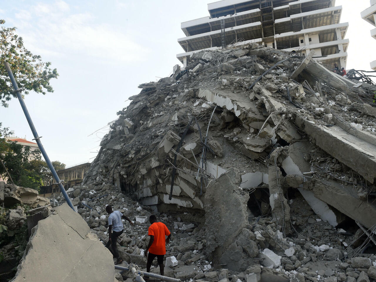 انهيار مبنى في لاغوس وسقوط قتلى .