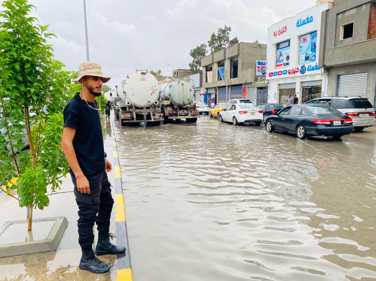  بلدية عين زارة تكلف لجنة لحلحلة مشاكل مستنقعات مياه الأمطار. 