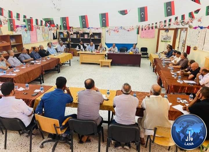 مكتب الخدمات التعليمية الفرع البلدي بني خليفة يعقد اجتماعه الأول بِمُدراء المدارس استعداداً للعام الدراسي الجديد .