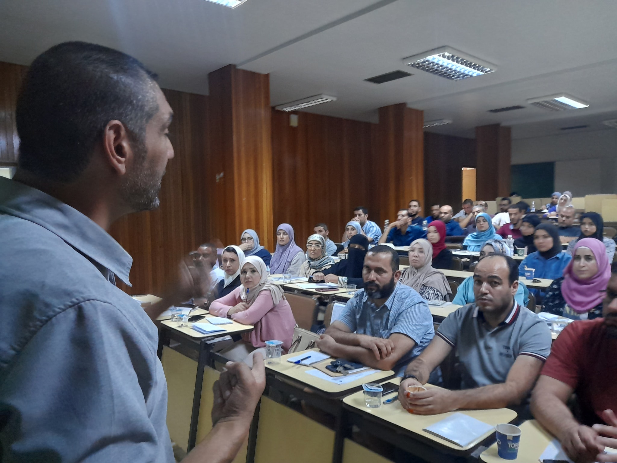 المستشفى الجامعي طرابلس يحتضن ورشة عمل حول التحذيرات الآمنة للعمليات الجراحية الطارئة.