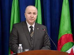 الجزائر تتوقع فائضاً في تجارتها الخارجية يفوق 17 مليار دولار هذا العام .