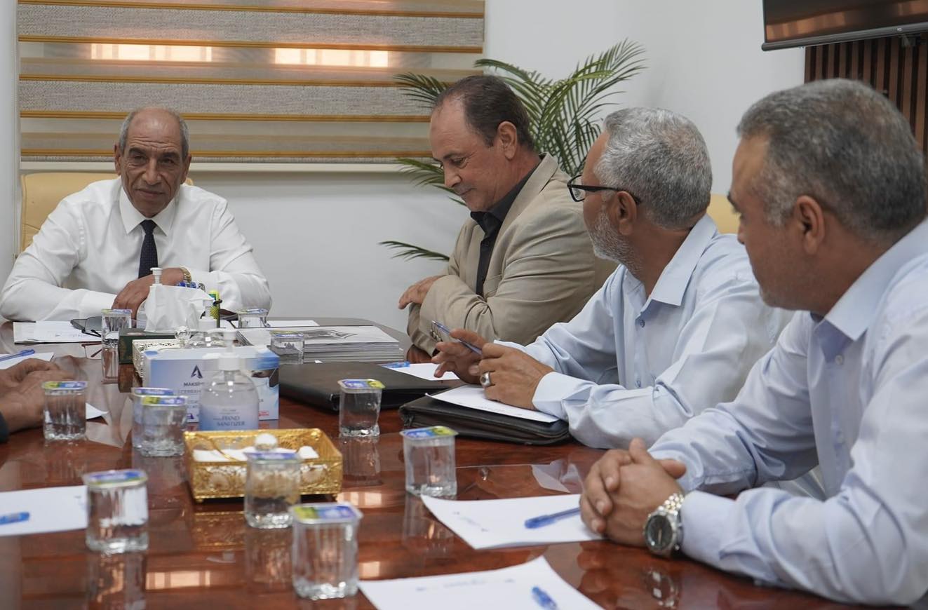  وكيل وزارة الداخلية يلتقي وفد من أعيان وحكماء بلدية القواليش .