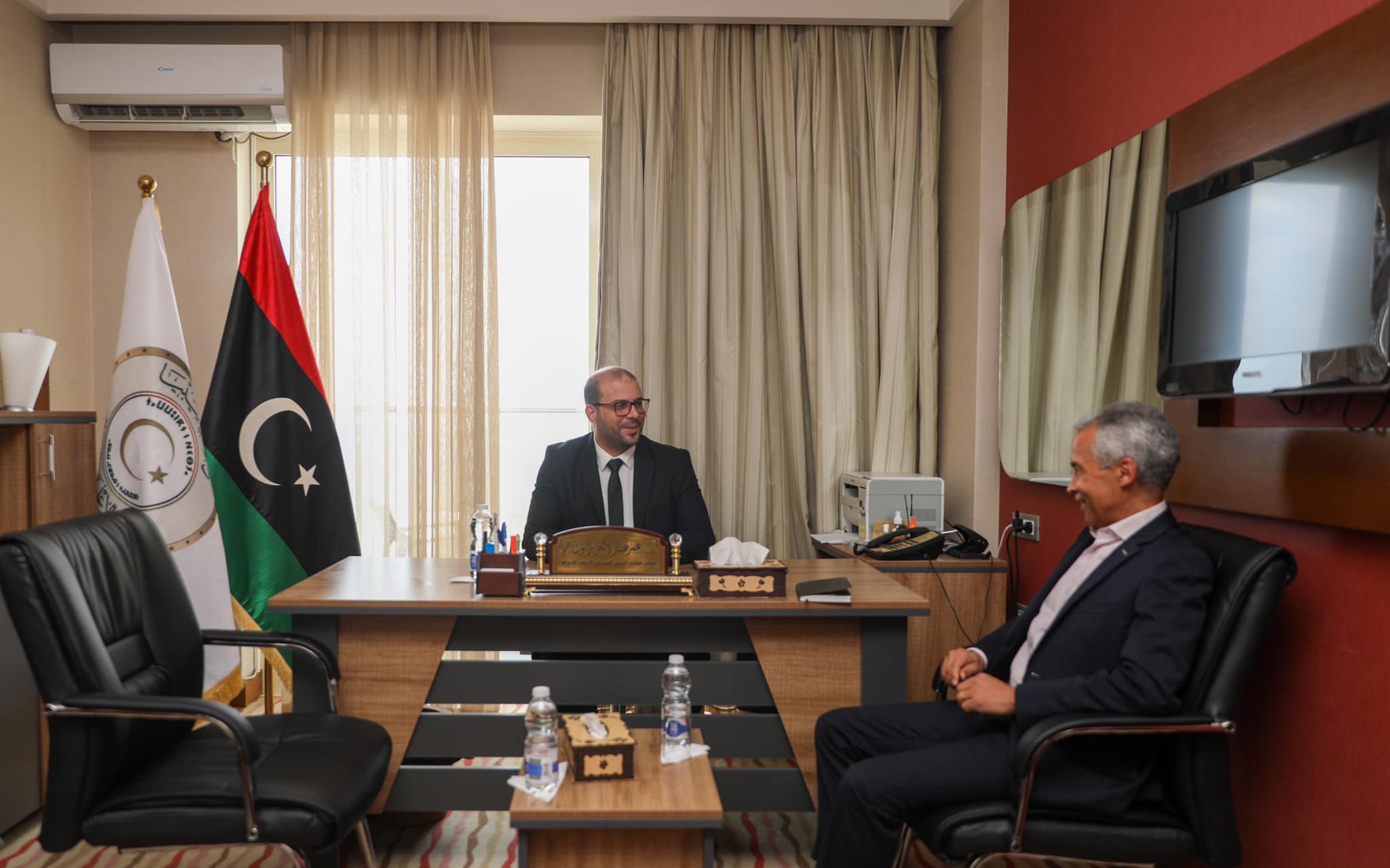 سفير فرنسا لدى ليبيا يبحث مع النائب الثاني لرئيس المجلس الأعلى للدولة آخر التطورات في ملف القاعدة الدستورية.
