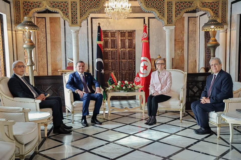 عقب وصوله الى العاصمة تونس : (الدبيبة) يبحث  في اجتماع ثنائي مع نظيرته (نجلاء بودن) سبل تعزيز العلاقات الثنائية بين البلدين .