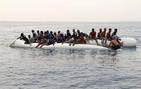  الحرس التونسي : إنقاذ عشرات المهاجرين من الغرق بجنوب تونس  .