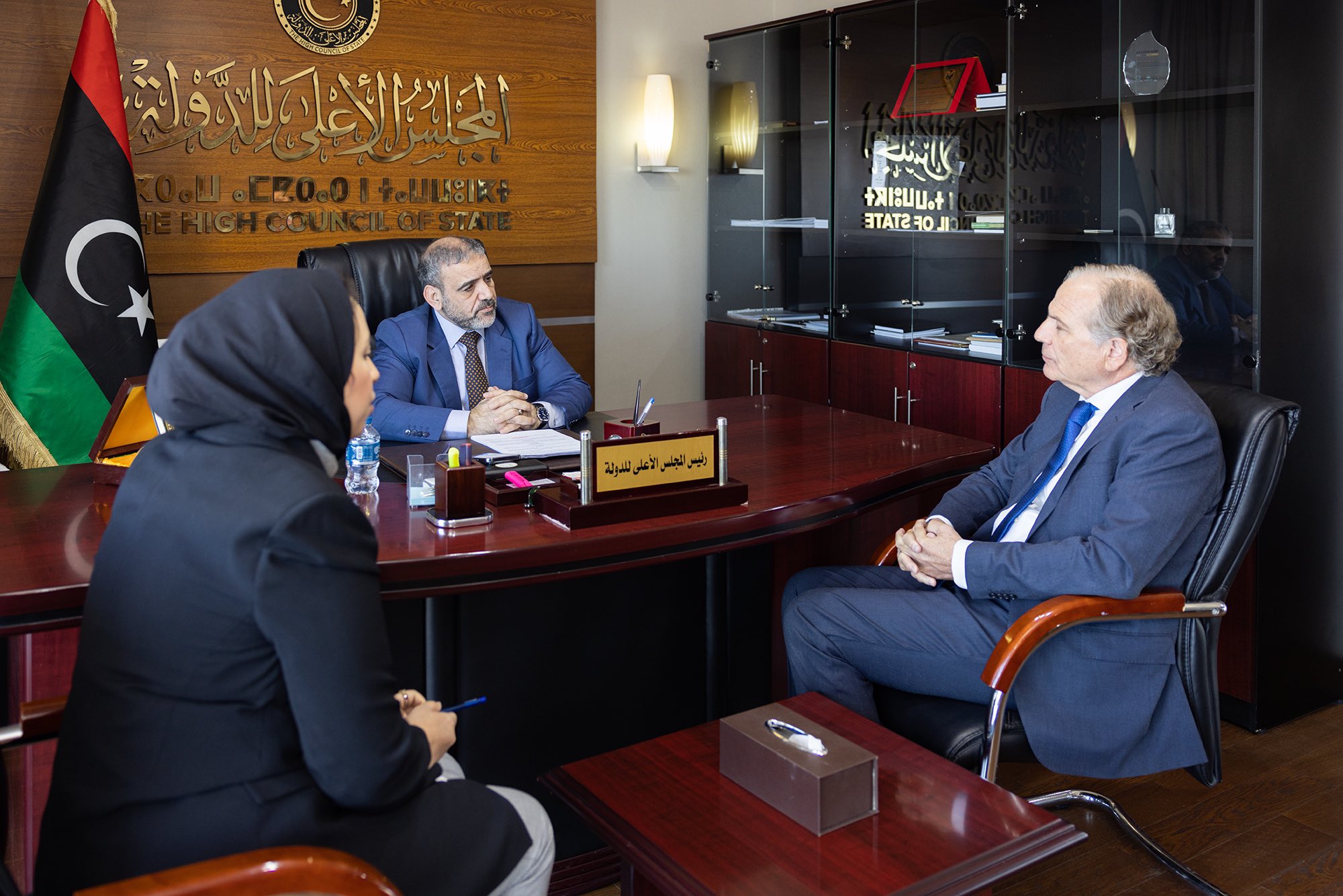 المشري والسفير الهولندي لدى ليبيا يتفقان على أهمية المصالحة الوطنية الشاملة في البلاد.