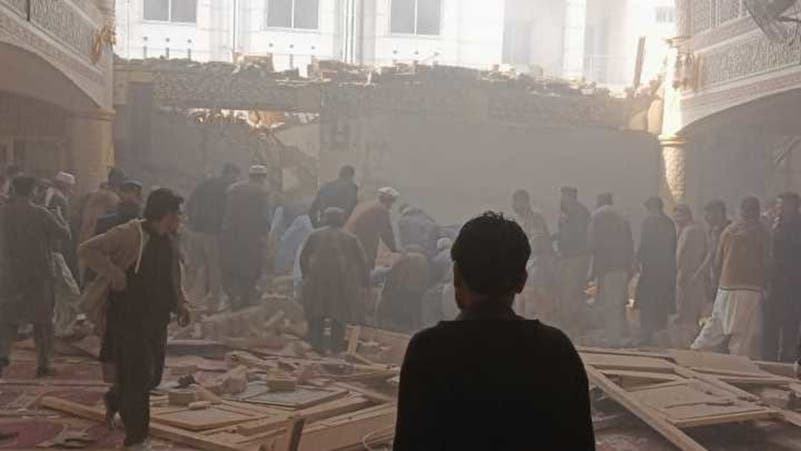  اعتقال عدد من المتورطين بالتفجير الذي  وقع بمسجد في مدينة بيشاور الباكستنية .