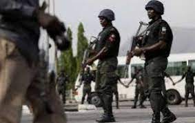 الشرطة النيجيرية : مقتل ( 8 ) أشخاص على أيدي مسلحين شمالي وسط البلاد  .