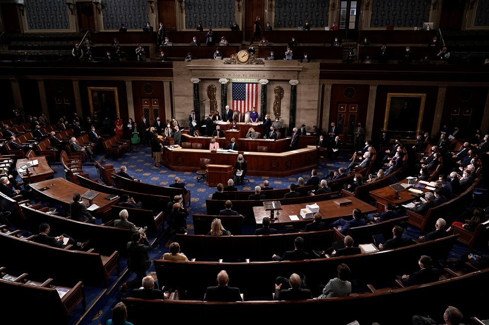 مجلس النواب الأمريكي  يقر قانون يرفع السرية عن وثائق استخبارية حول منشأ فيروس كورونا.