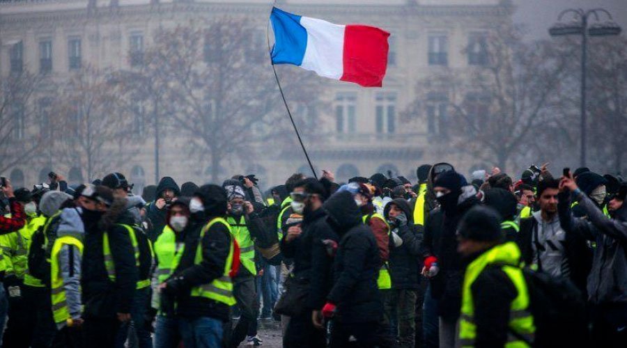 اعتقالات جماعية لأكثر من 850 فرنسيا في احتجاجات إصلاح نظام التقاعد.