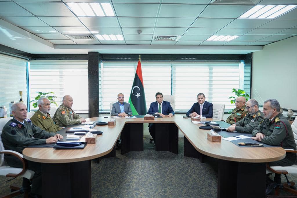 Le Comité militaire mixte (5 + 5) informé M.al-Menifi, des détails sur les récentes réunions du comité à Tripoli et Benghazi.