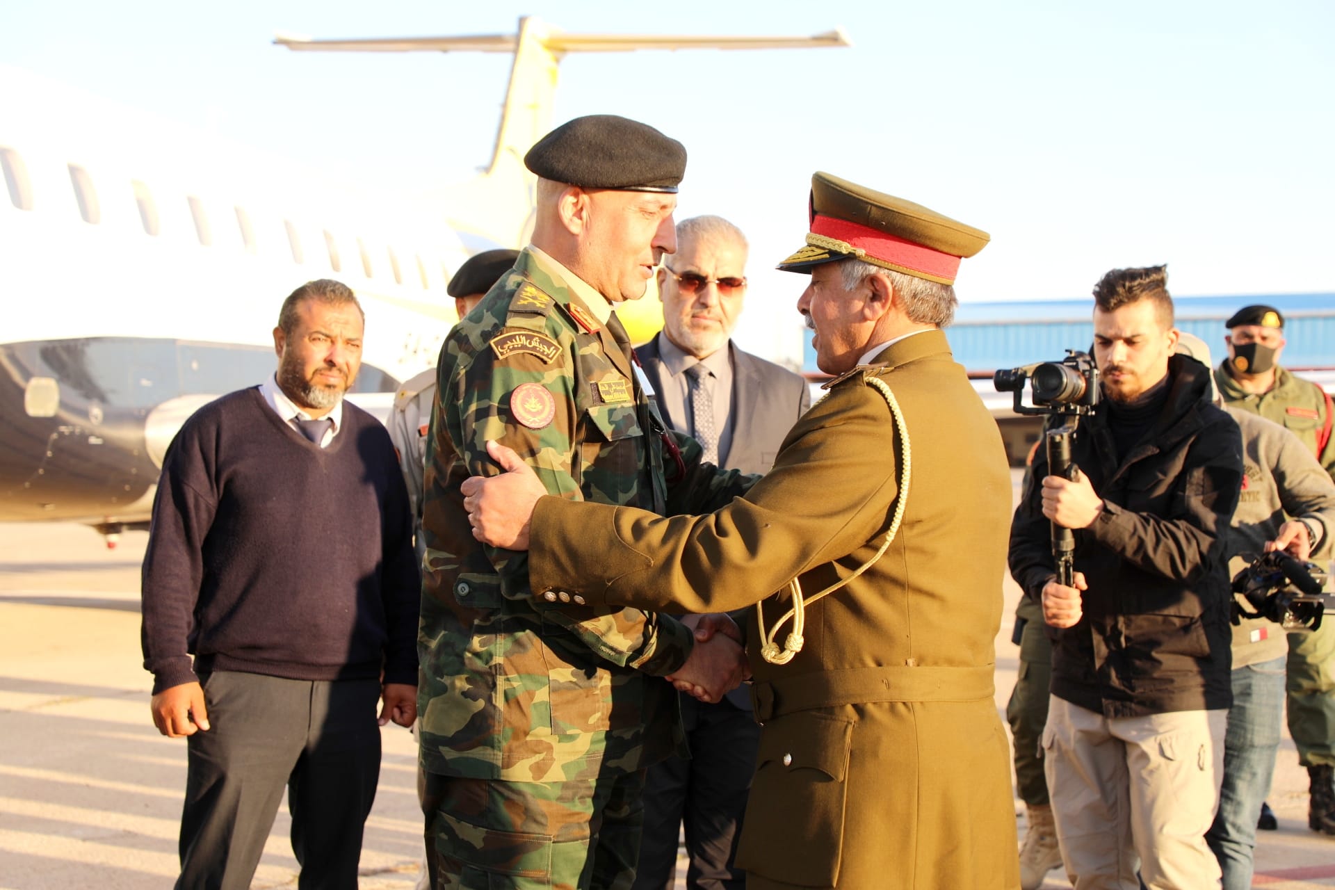 Des dirigeants de l'institution militaire réunis à Benghazi insistent sur l'unité du sol libyen, le caractère sacré du sang et l'établissement d'un État civil.