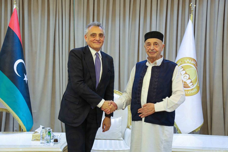 Le président de la Chambre des représentants (Parlement) rencontre l'ambassadeur d'Italie à l'occasion de la fin de ses fonctions diplomatiques en Libye.