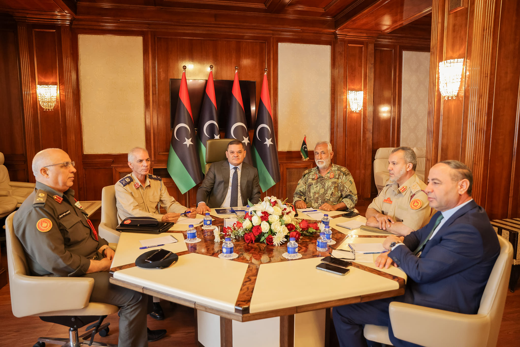 M. al-Debeibah, réaffirme son soutien aux efforts du Comité mlitaire conjoint (5+5) visant à unifier de l'institution militaire du pays