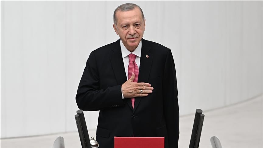 الرئيس التركي رجب اردوغا يؤدي اليمين رئيسا لتركيا.