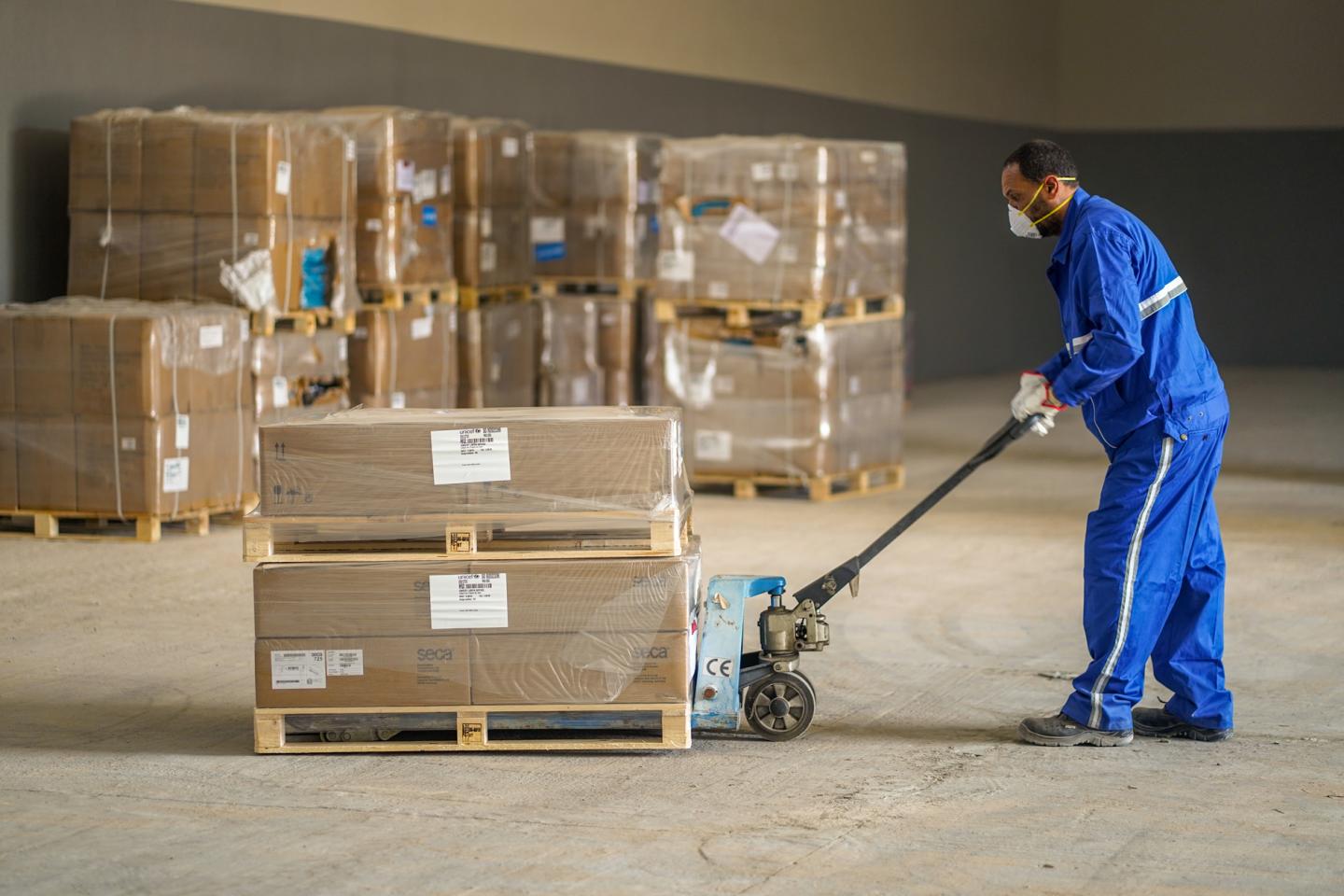 La première cargaison de fournitures humanitaires en provenance des États-Unis arrive en Libye