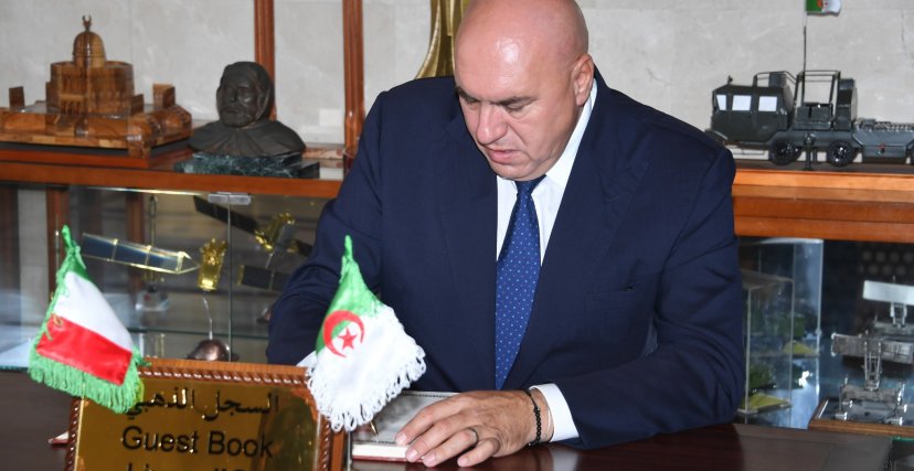 اتفاق جزائري إيطالي على تطوير التعاون العسكري الثنائي.